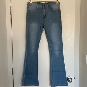 NWT !! VIBRANT MIU BELL BOTTOM JEANS. SIZE 30 SUPER STRETCHY NEVER WORN!!!